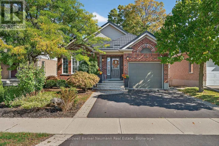 17 MILSON CRESCENT, Guelph (Kortright Hills), Ontario N1C1H1