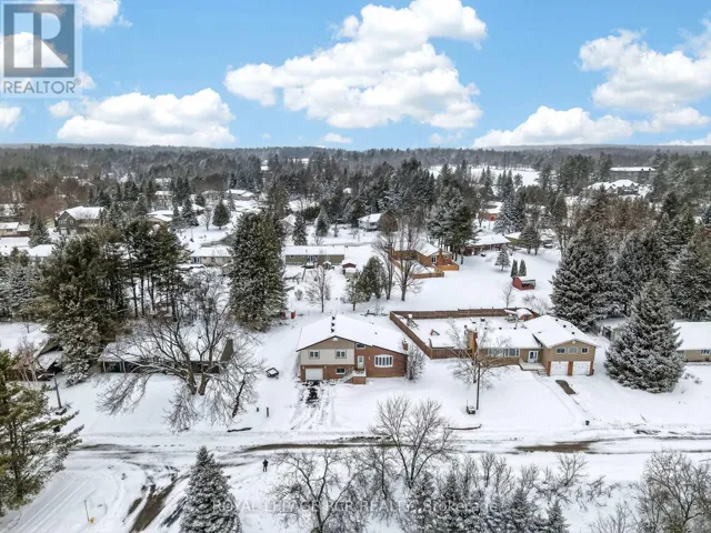 18 WESTVALE DRIVE, Bracebridge (Monck (Bracebridge)), Ontario P1L1B5