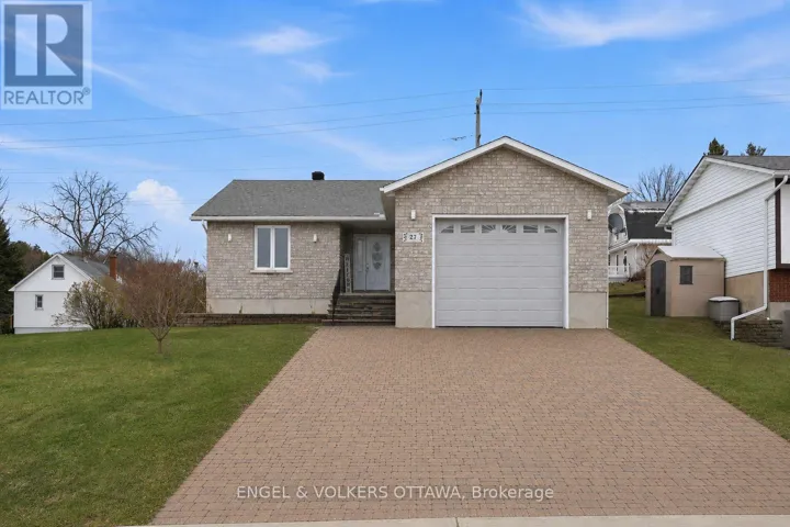 27 IVY AVENUE, Renfrew, Ontario K7V4C9