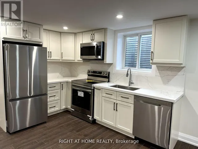 LOWER LEVEL APARTMENT - 11 LAW CRESCENT, Richmond Hill (North Richvale), Ontario L4C5K7