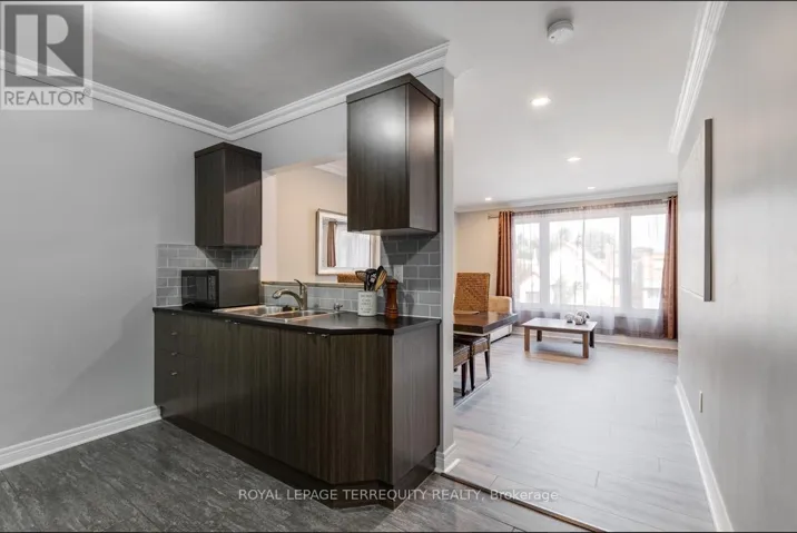 UPPER - 26A SCARLETT ROAD, Toronto (Rockcliffe-Smythe), Ontario M6N4K1