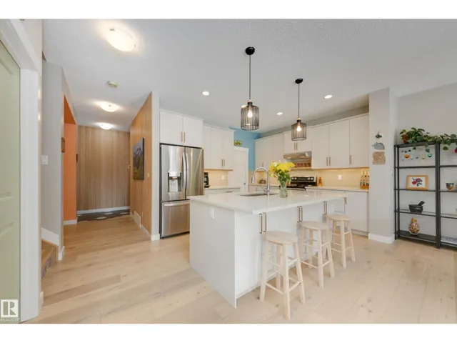 6109 175A AV NW, Edmonton, Alberta T5Y3N8