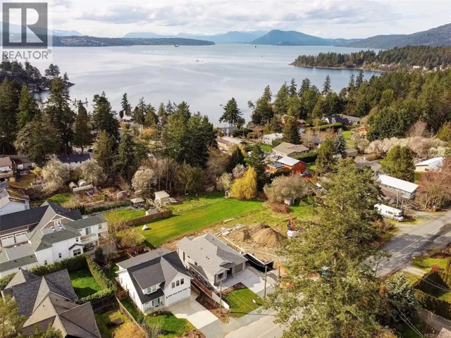 10956 Chalet Rd, North Saanich, British Columbia V8L5N8