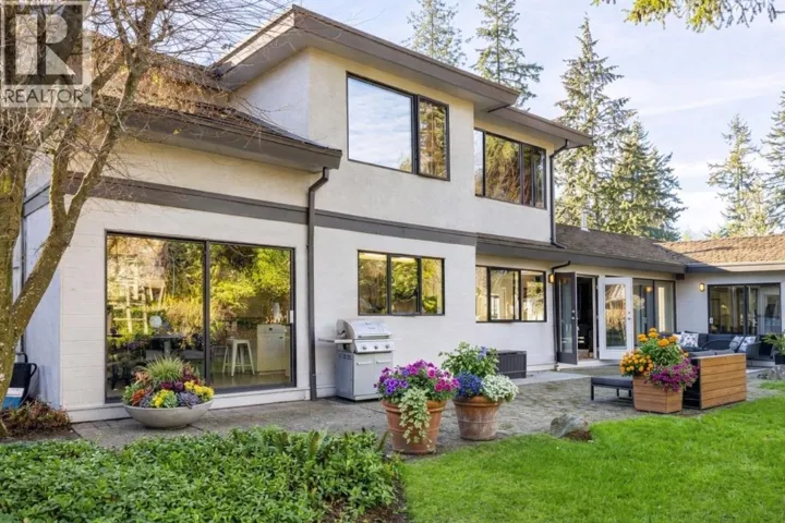4198 SUNSET BOULEVARD, North Vancouver, British Columbia V7R3Y9