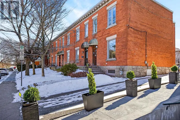 70 FOURTH AVENUE, Ottawa, Ontario K1S2L2