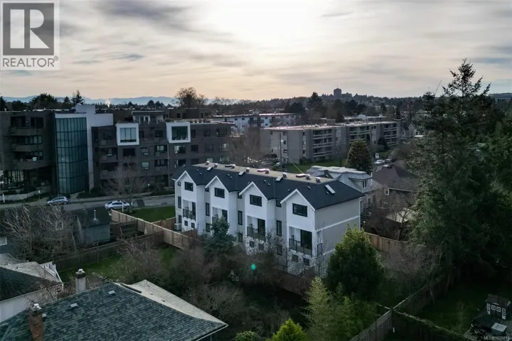 3 2268 Bowker Ave, Oak Bay, British Columbia V8R2E4