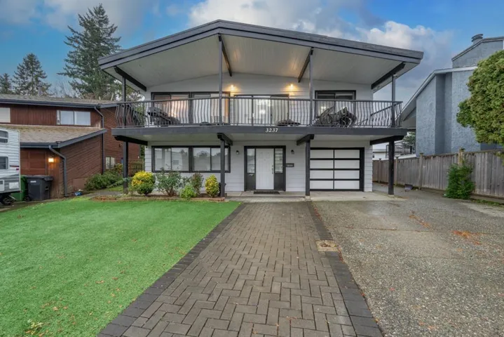 3237 ATWATER CRESCENT, Abbotsford, British Columbia V2T4L1