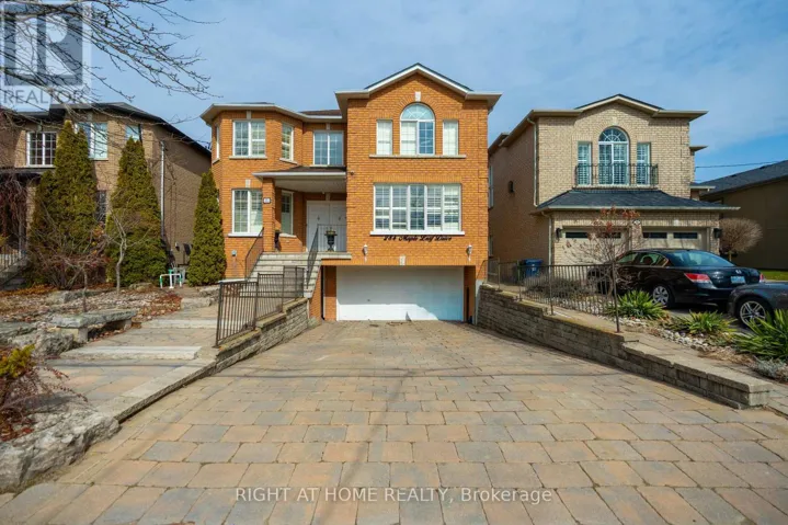 284 MAPLE LEAF DRIVE, Toronto (Rustic), Ontario M6L1P3