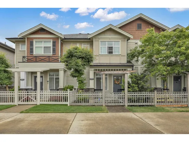 20377 82 AVENUE, Langley, British Columbia V2Y0S3