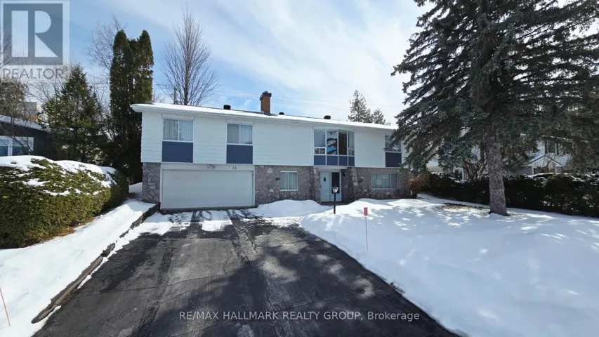 44 FOOTHILLS DRIVE, Ottawa, Ontario K2H6K3