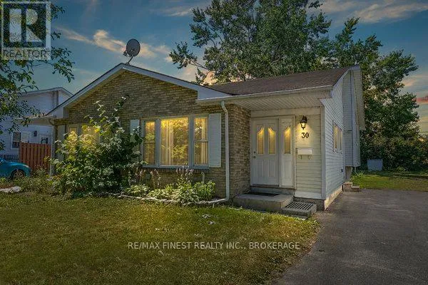 30 WOODSTONE CRESCENT, Kingston (Central City West), Ontario K7M6K9