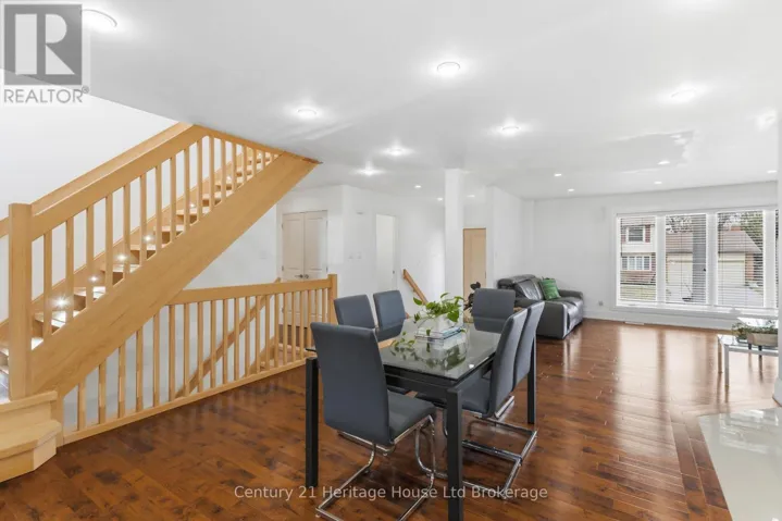 61 APPLEWOOD CRESCENT, London South (South N), Ontario N6J3R1