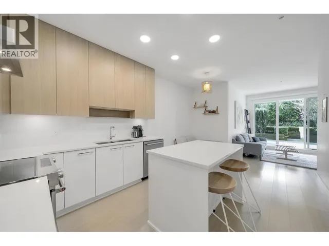 210 5460 BROADWAY, Burnaby, British Columbia V5B0B4