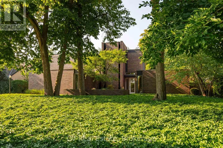 31 AUCHMAR ROAD, Hamilton (Mohawk), Ontario L9C1C6