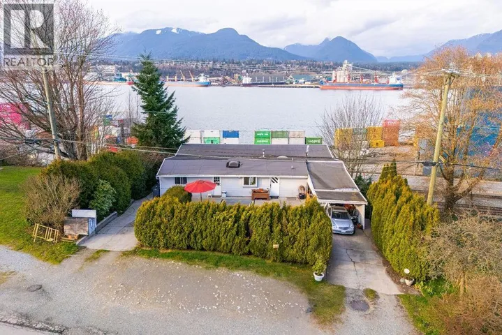 2709 WALL STREET, Vancouver, British Columbia V5L1B8
