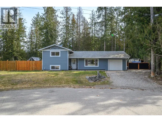 701 Hemlock Crescent S, Sicamous, British Columbia V0E2V1