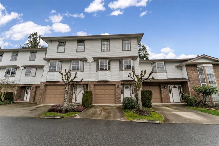 25 10045 154 STREET, Surrey, British Columbia V3R4J5