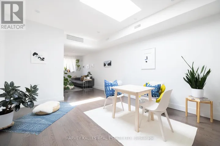 101 - 2076 DUNDAS STREET W, Toronto (Roncesvalles), Ontario M6R1W9