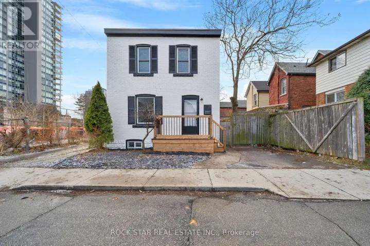 73 PETER STREET, Hamilton (Strathcona), Ontario L8R1T4