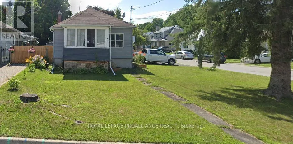 28 OAK STREET, Brockville, Ontario K6V5R2