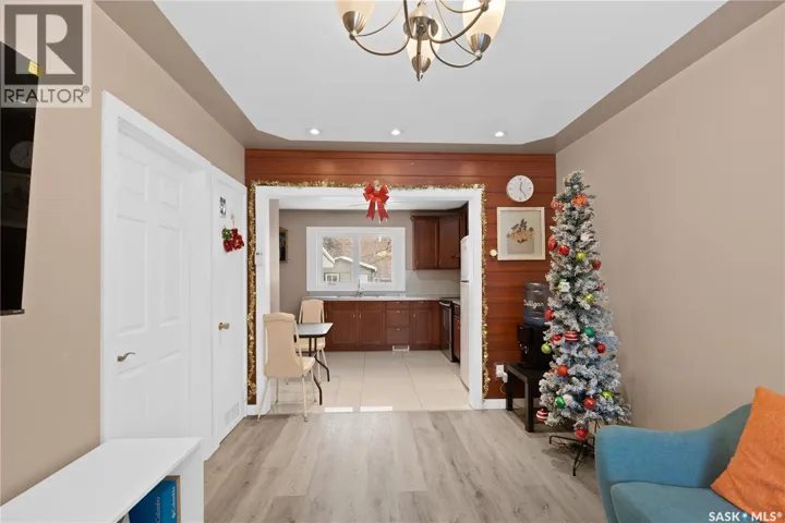 212 W AVENUE S, Saskatoon, Saskatchewan S7M3G3