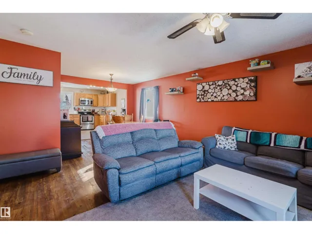 8707 151 AV NW, Edmonton, Alberta T5E5Y1