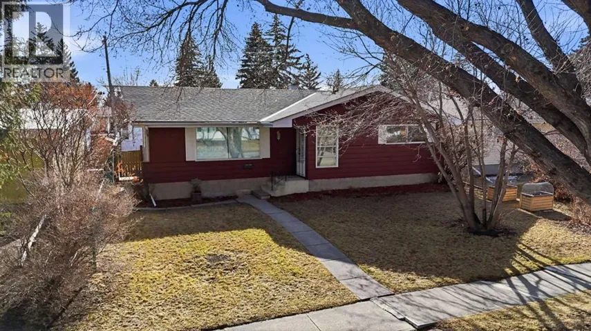 1447 Northmount Drive NW, Calgary, Alberta T2L0G7