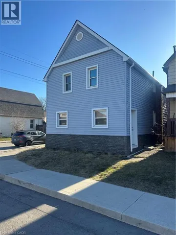 110 ROBINS Avenue, Hamilton, Ontario L8H4N6