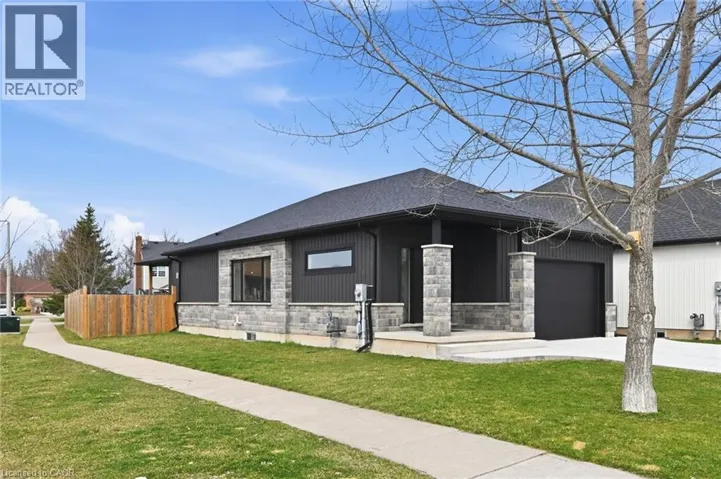 4 HARVARD Court, Welland, Ontario L3B6E7