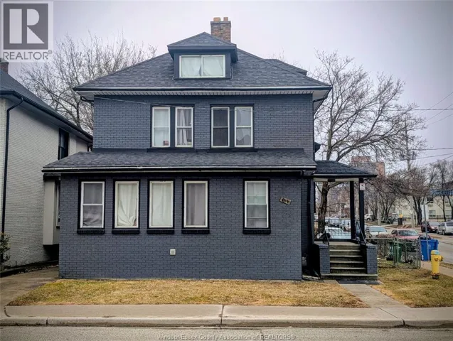 61 Giles BOULEVARD East, Windsor, Ontario N9A4B8