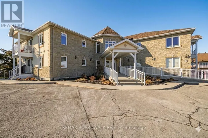 UNIT 204 - 32 DE LA CROISEE STREET, Russell, Ontario K0A1W0