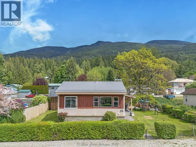 1610 EASTMAN Avenue, Riondel, British Columbia V0B2B0