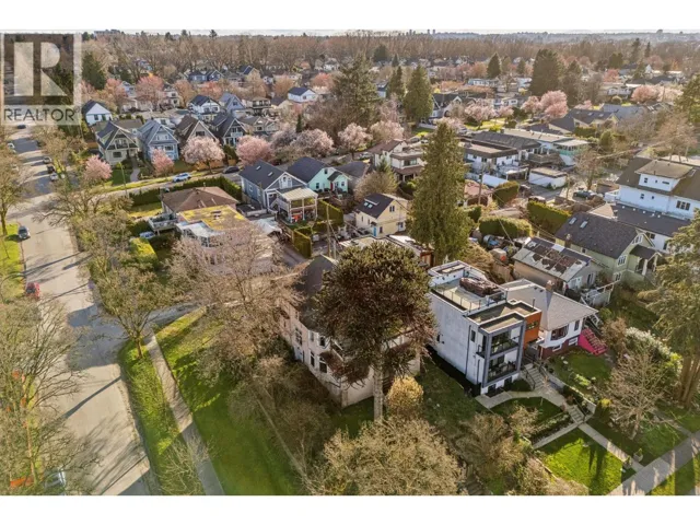 2798 YALE STREET, Vancouver, British Columbia V5K1C3