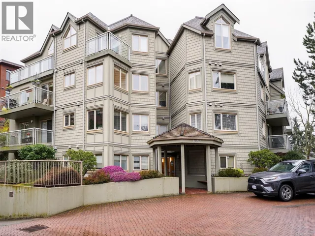 301 1687 Poplar Ave, Saanich, British Columbia V8P4K5