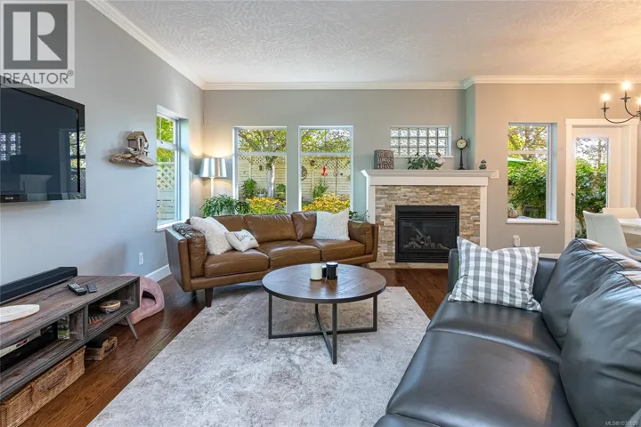 111 1110 Willow St, Saanich, British Columbia V8X3K2