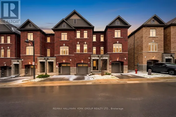 104 GORDON CIRCLE, Newmarket (Gorham-College Manor), Ontario L3Y0C9