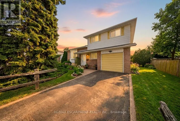 2228 URWIN CRESCENT, Oakville (WO West), Ontario L6L2T2
