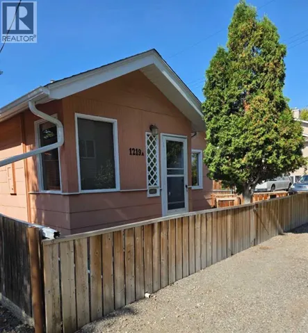 1221 (1219A) 4 Avenue S, Lethbridge, Alberta T1J0P9
