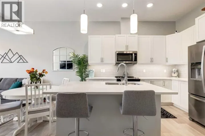 212 Crestbrook Common SW, Calgary, Alberta T3B6L1