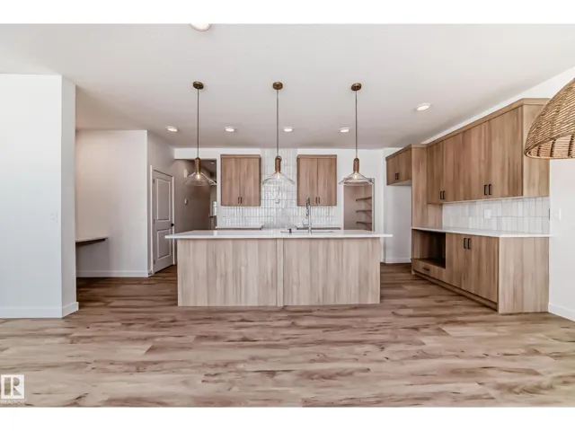 20624 43 AV NW, Edmonton, Alberta T6M3E3