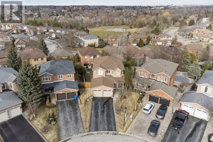 323 HARRY BEER COURT, Newmarket (Gorham-College Manor), Ontario L3Y8M2