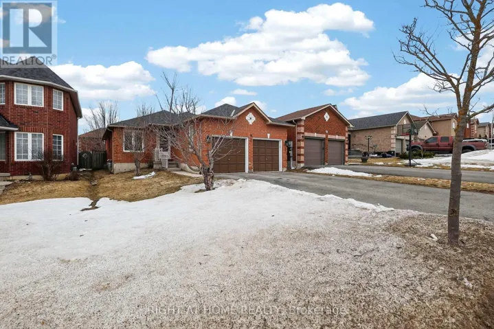 16 GLENHILL DRIVE, Barrie (Painswick South), Ontario L4N5X4