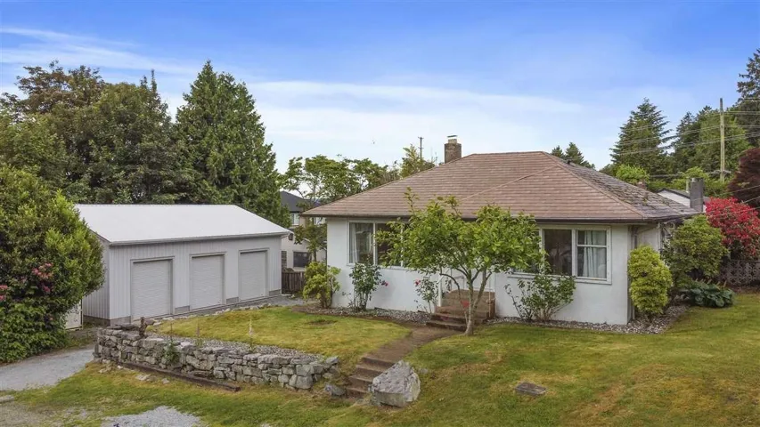 7489 MAPLE STREET, Mission, British Columbia V2V3N8