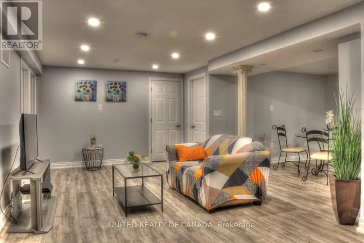 196 MCCAFFREY ROAD, Newmarket (Summerhill Estates), Ontario L3X1J9