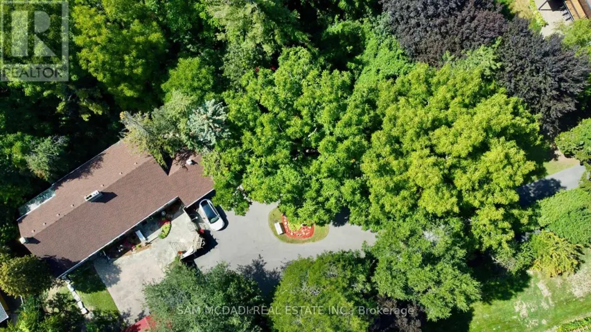 85 YORKLEIGH AVENUE, Toronto (Humber Heights), Ontario M9P1Y3