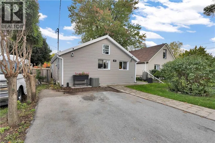 332 VANSITMART Avenue, Hamilton, Ontario L8H3B8