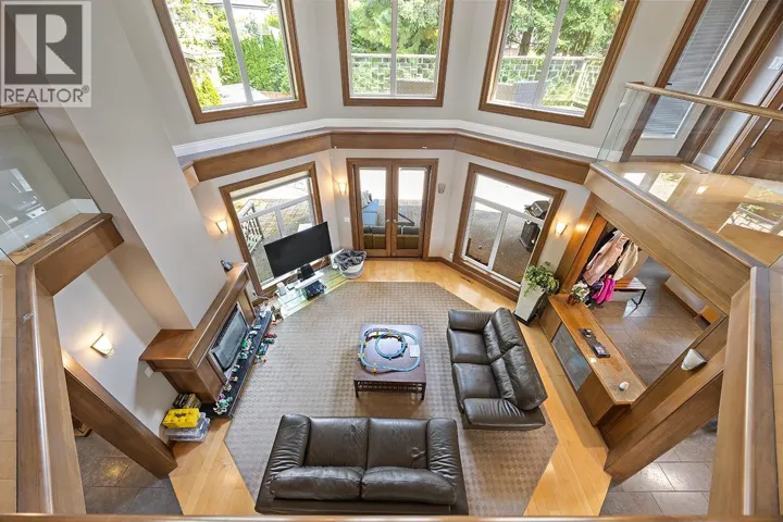 3582 EDGEMONT BOULEVARD, North Vancouver, British Columbia V7R2P7