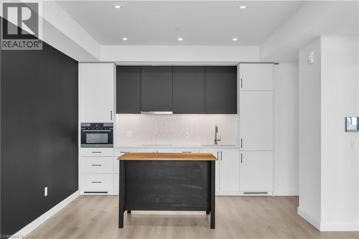 741 KING Street W Unit# 1708, Kitchener, Ontario N2G0E9