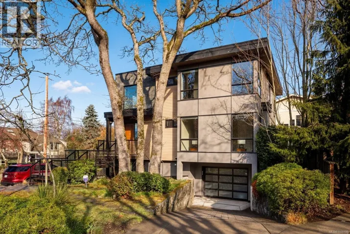 409 Chadwick Pl, Victoria, British Columbia V8S1H4