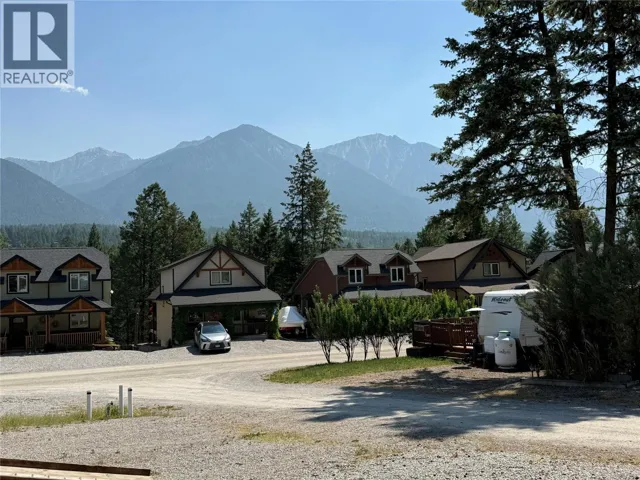 4868 RIVERVIEW Drive Unit# 170, Edgewater, British Columbia V0A1E0